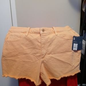 Ladies vintage midi shorts. Peach.